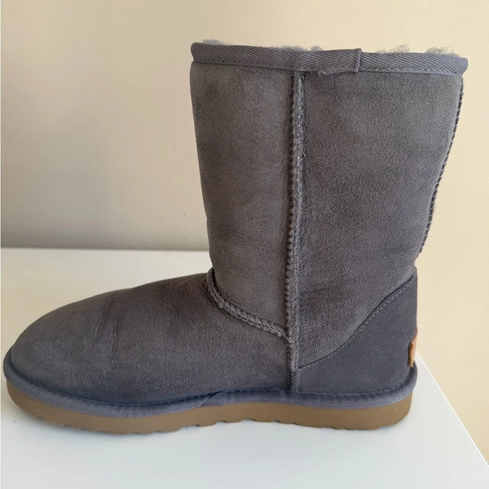 Ugg Classic Short II - Grey size 8